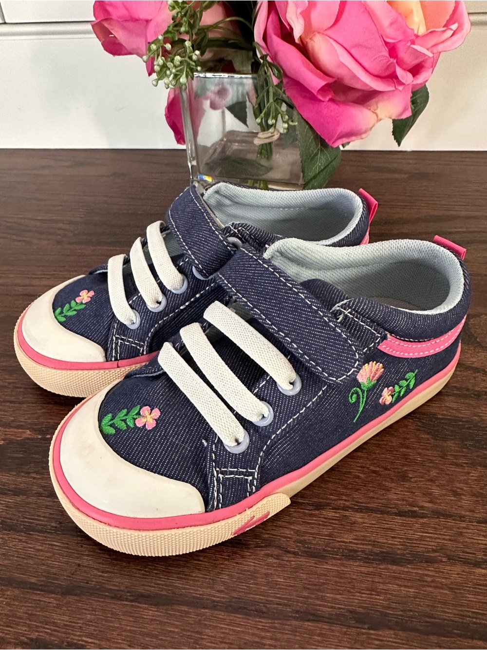 See Kai Run embroidered sneakers, size 10.5